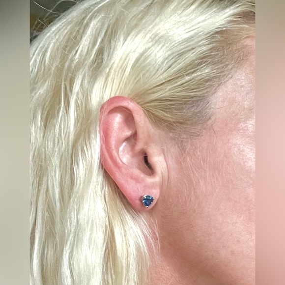 BLUE SAPPHIRE EARRINGS—UNTREATED-NO HEAT—2.50 TCW—TRILLION CUT—14KT GOLD-HIGH - Picture 9 of 15